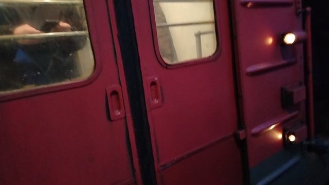 27 февраля 2025 Электропоезд ЭТ2М-137 Сообщением Санкт-Петербург-Шапки Прибывает на станцию Обухово