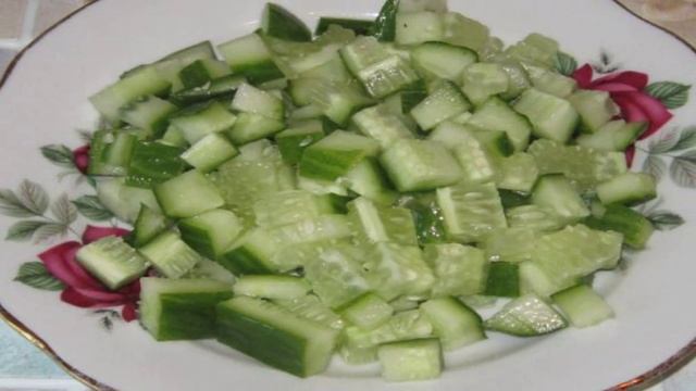 Салат с маринованными помидорами