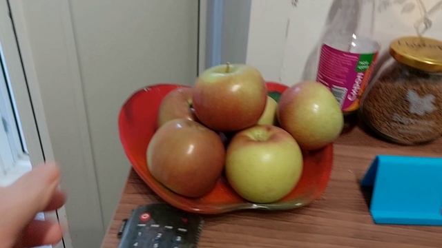 Кухня,кошка и еда!