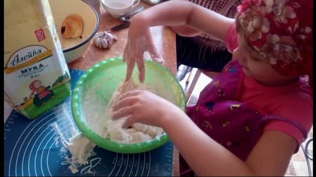 Регина стряпает хворост