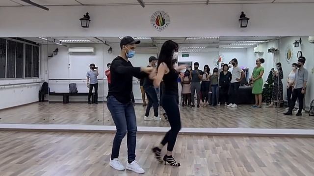 Caliente Dance Studio Salsa Singapore social demo to Oscar d'Leon - Lloraras