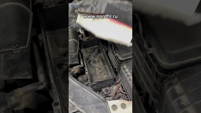 Как заменить воздушный фильтр на Volkswagen Passat CC на новый NORDFIL AN1066