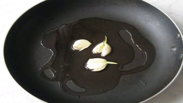 Жареный картофель с грибами и черемшой