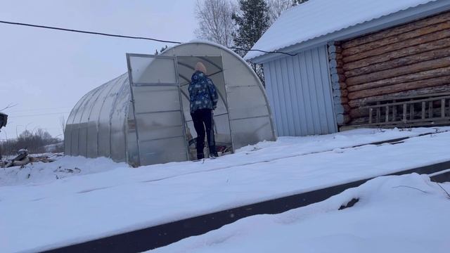 ВЫХОДНЫЕ В ДЕРЕВНЕ/15-16 ФЕВРАЛЯ 2025г./ РАЗОБРАЛИ СТАРЫЙ САРАЙ/