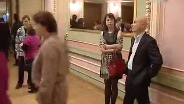 70 лет худруку Театра им. В.Ф. Комиссаржевской Виктору Новикову // "100 ТВ", 18 октября 2012 г.
