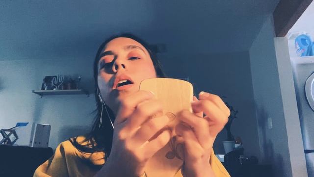 [LO-FI ASMR] Tapping Objects + Soft Singing / Hairbrush & Jeffree Star Cosmetics