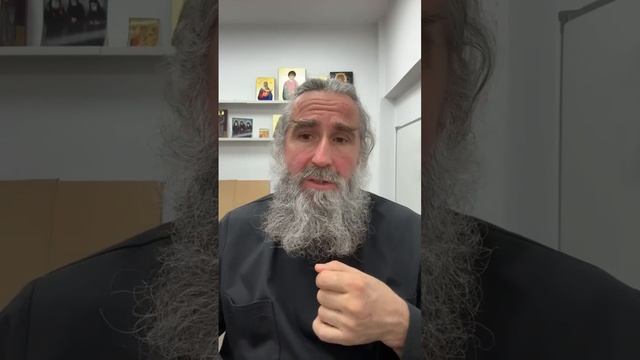 Причащайтесь в пост 4 раза в неделю. Воздерживайте ум и сердце.
