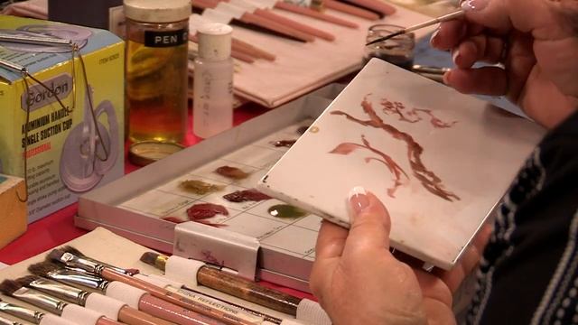 China Painting Basics: Using a Scoller Brush