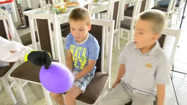 Научное шоу Открывашка, Калининград. Заморозка шарика в жидком азоте