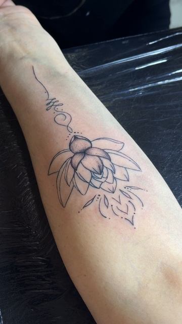 Лотос ✨ Первая татуировка – особенный момент! ✨ #татуильясмалевич #обучениетату #тату #татумосква