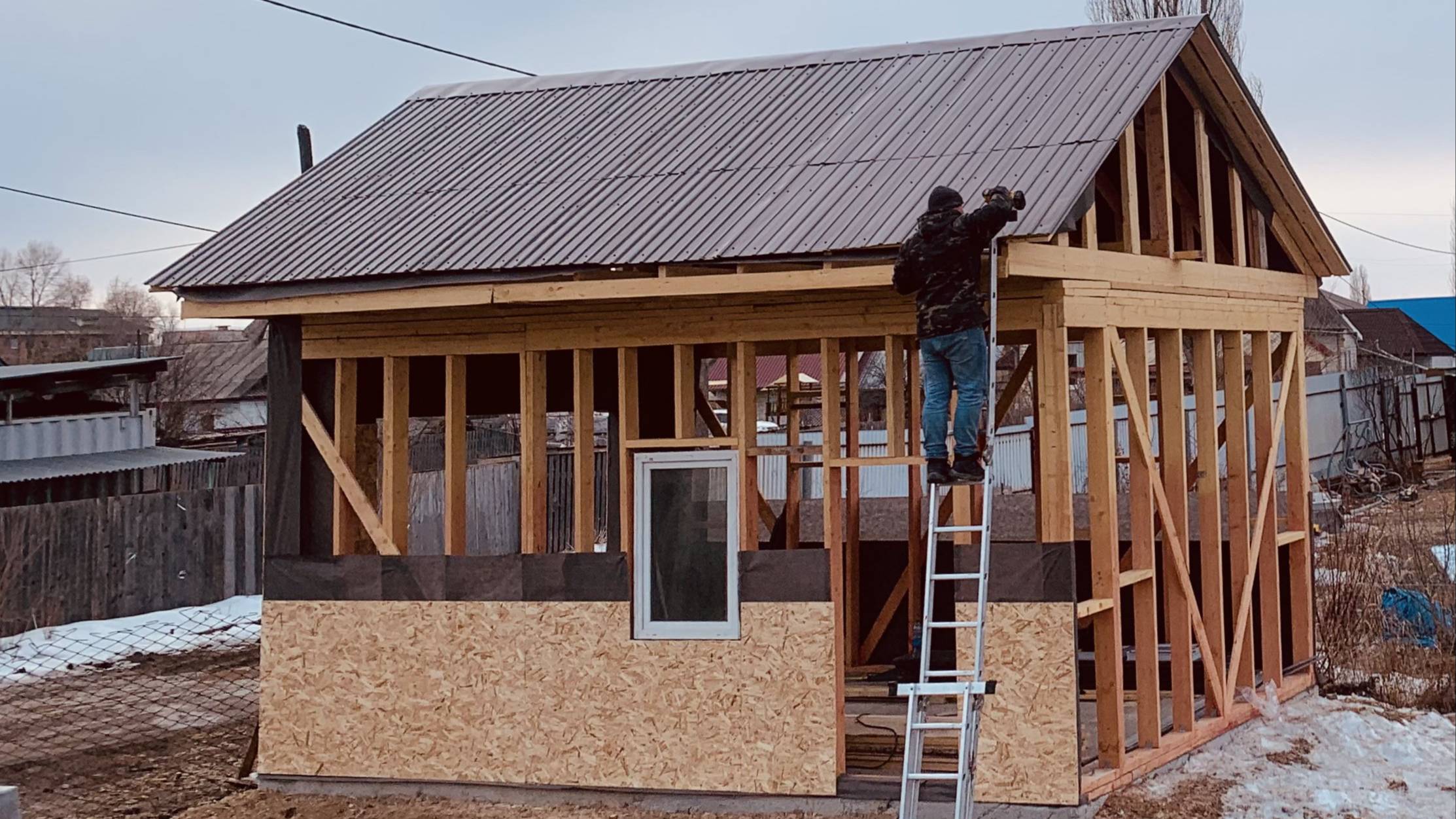 монтаж кровли на каркасный гараж часть № 2, завершающий этап.