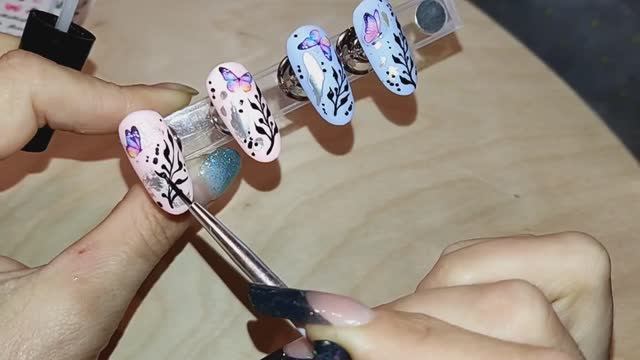 " дорого-богато " 😉 Совместила пять элементов дизайна. Маникюрные заметки