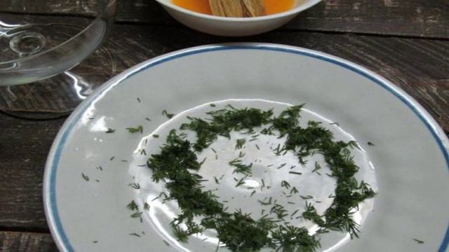 Салат - коктейль из копченой курицы с орехами