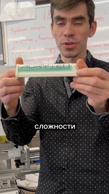 Получите максимальную производительность 150 эт/час с помощью полуавтоматического этикетировщика
