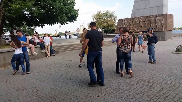 Открытие сезона сальса опен-эйров в Херсоне (06-05-17).mp4