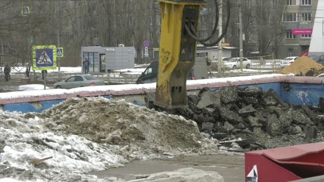 У ДК Электроника на Остужева строят подземный переход