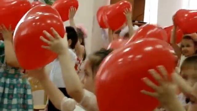 Танцы Сердечко в садике 2016 год