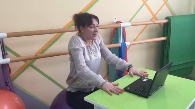 5 упражнений, которые помогут снять напряжение с шеи не отходя от рабочего места
