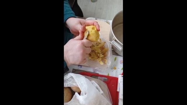 Чистка картофеля