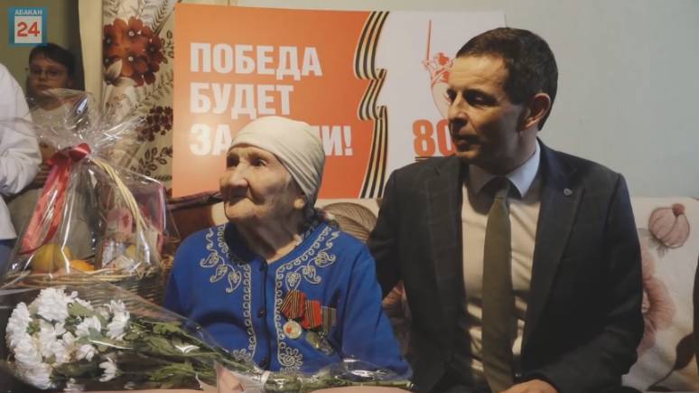 Алексей Лемин и Сергей Сокол вручили юбилейные медали ветеранам труда