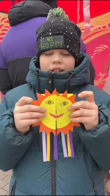 У Макса сегодня богатая программа с бабушкой ☀️