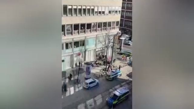 ‼️🇩🇪Автомобиль на скорости влетел в толпу в ФРГ, убивая и калеча людей