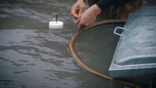 Ловля в мусорном контейнере _ Удивительная рыбалка с мусорным контейнером _ Рыбалка Техника