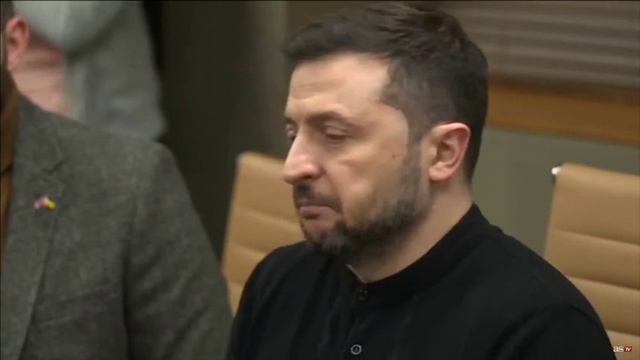 Зеленский отвечает на вопросы о скандале в Белом доме и об отставке