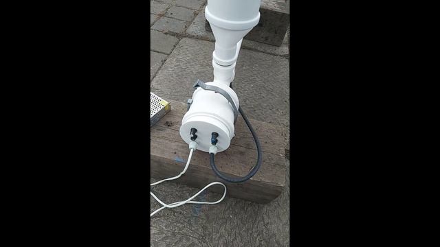 Автоматическая кормушка для рыб.mp4