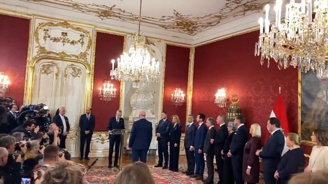 ❗️Центрист Кристиан Штокер принял присягу в качестве нового канцлера Австрии.