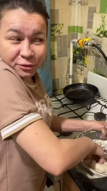 ИРИШКА ЧИКИ ПИКИ В ДЕЛЕ! ПИРОЖКИ СДЕЛАЕТ ЛУЧШЕ ЧЕМ У ЮРКИ!