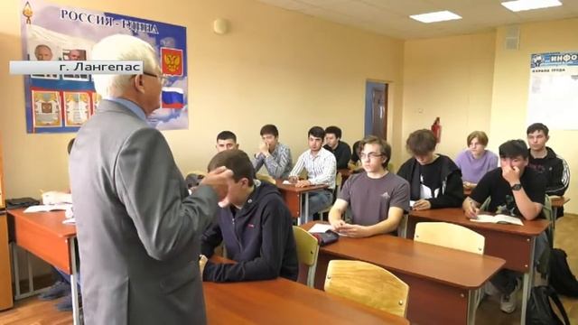 Югорчан познакомили с преподавателем колледжа, впереди у которого – заслуженный отдых