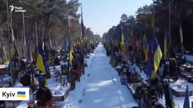 Видео с дрона одного из разросшихся кладбищ Харькова и других городов Украины