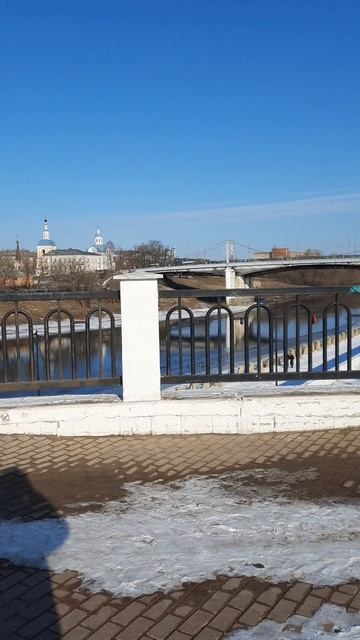 Памятник князю Владимру Крестителю Руси на набережной Днепра в Смоленске