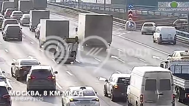 На МКАДе водитель проморгал дистанцию