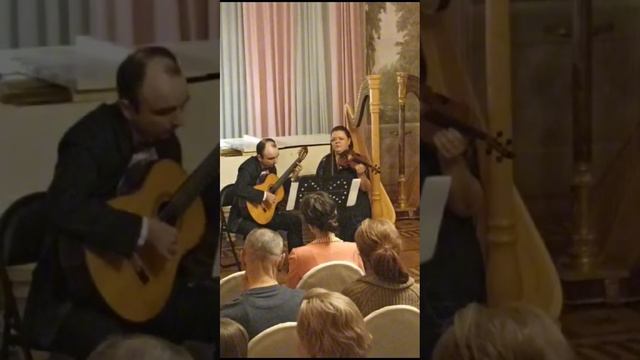 E. Granados. Danza española "Andaluza" (op.37 N5).
A. Dmitriev (guitar), T.Shmidt (violin).