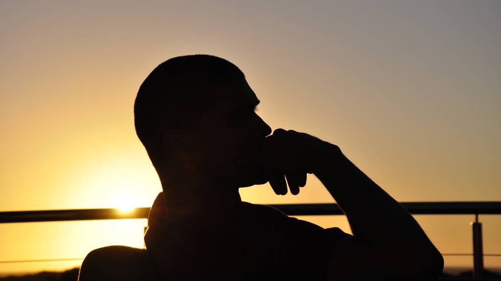 НЕ ХВАЛИТЕ МЕНЯ