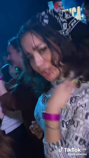 крутая девушка