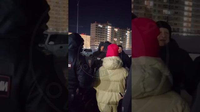 В ЖК "Лиговский" мигрант приставал к несовершеннолетним девочкам. Его задержали.