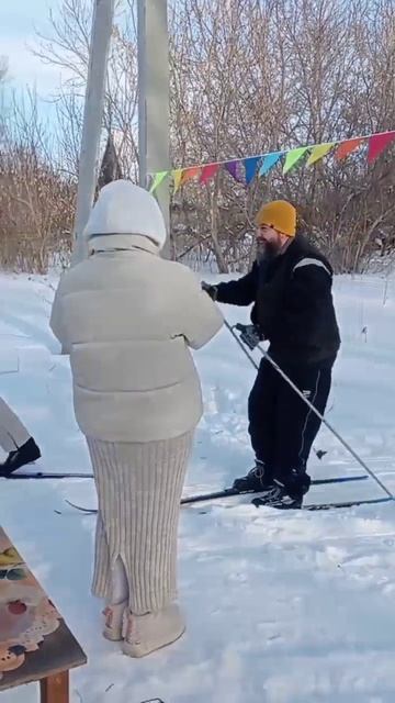 Солнечный день, лыжи и самовар: как вся деревня отпраздновала 23 февраля!