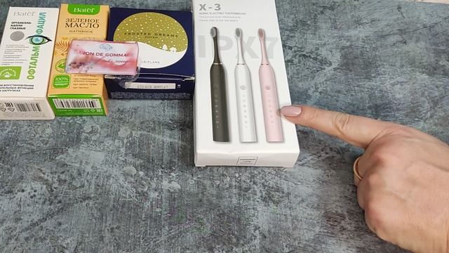 Пустые баночки января и февраля