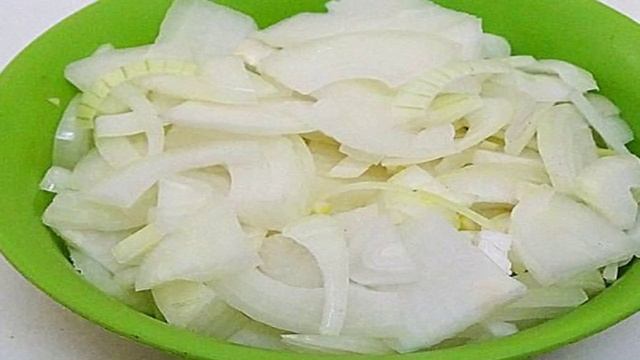 Куриная печень с грибами и сметаной