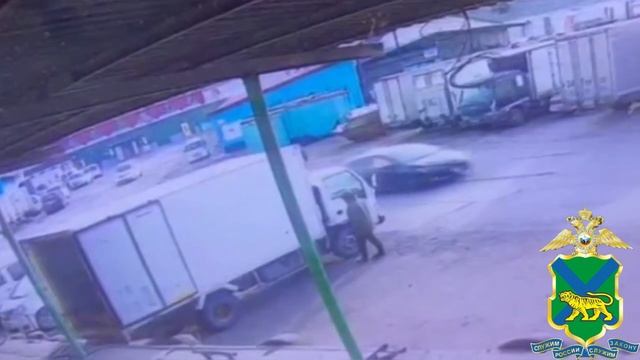 Дерзкий угон грузовика с продуктами попал на видео в Уссурийске