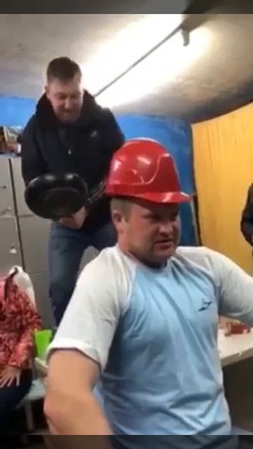По каске 😉✌️😂😂😂