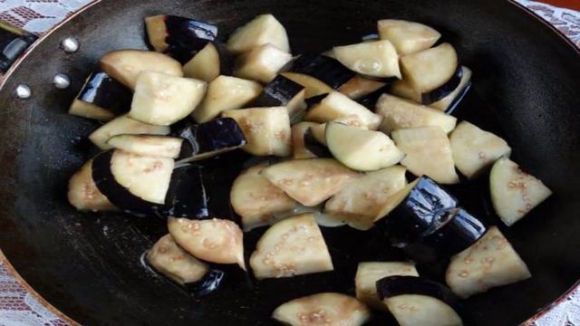 Соус из баклажанов с кальмарами