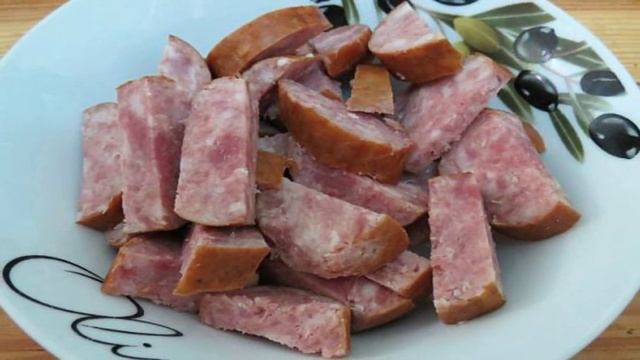 Капуста тушёная с кабачками и колбасой