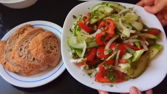 Диета Дюкана: салат с огурцом, помидором и секретом! 🥒🍅