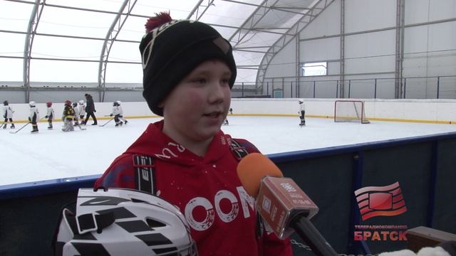 Соревнования на Кубок депутата Заксобрания региона Эдуарда Демина собрали десятки юных хоккеистов