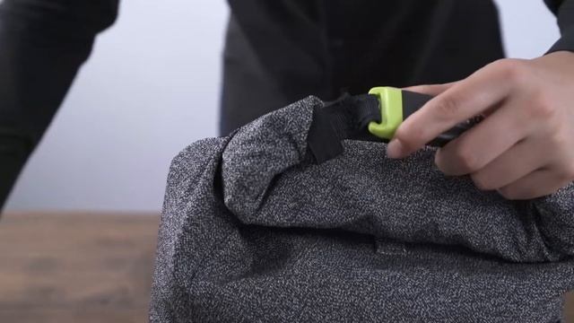 Anti-Cut webbing of the Urban backpack is cut proof
