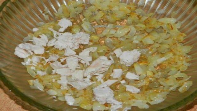 Слоеный салат с курицей и кукурузой